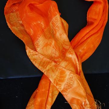 Oranžen šal z resicami 165 x 60 cm
