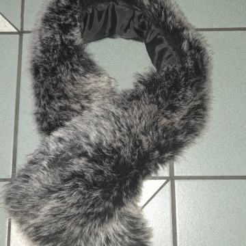 Šal ovratnik iz umetnega krzna
