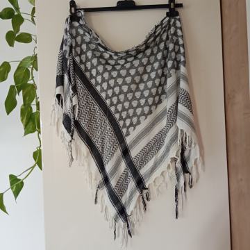 SIVO BELA TRUKOTNA RUTA/ŠAL Z RESAMI