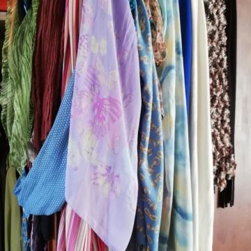 Dodatki-ženski šali dva skupaj 5€