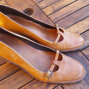 Bata - ženski usnjeni salonarji št. 39