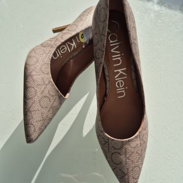 Calvin Klein salonarji, st. 40