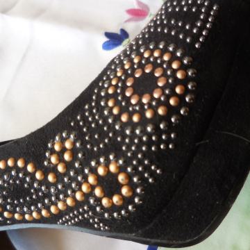 NOVE ČRNE PETKE Z ZLATO SREBRNIMI NETKI 39