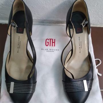 črni salonarji/sandali Alja Novak, kolekcija GTH (št. 37.5 - 38,usnje)