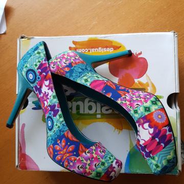 DESIGUAL NOVI PISANI ČEVLJI ŠT  39  MPC 125€