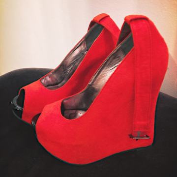 Luichiny rdeči čevlji s polno peto