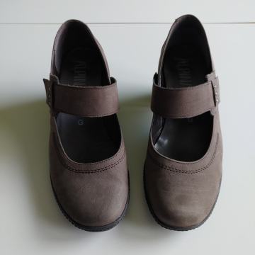 Nizki elegantni čevlji Alpina – sivkasto rjavi, št. 38/39