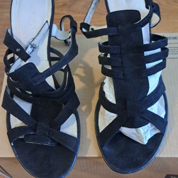 Prodam črne usnjene salonarje, št.37