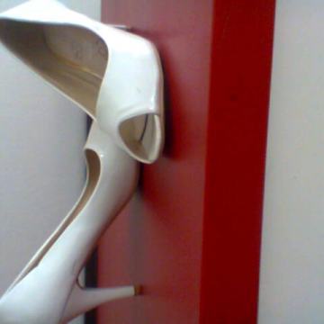 Salonarji, beli lakasti, novi