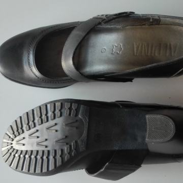 Salonarji črni, udobni, novi št.37 1/2