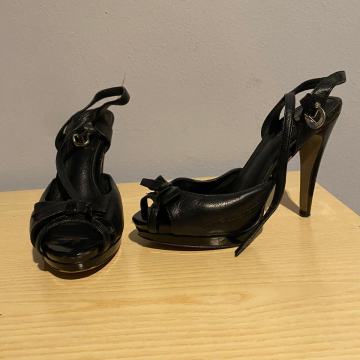 SALONARJI Z VISOKO PETO