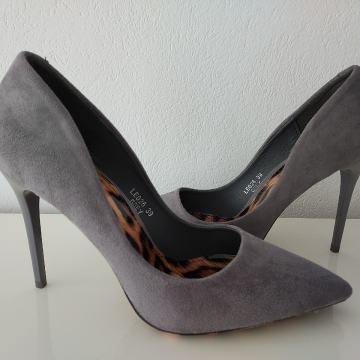 Novi semiš salonarji 39