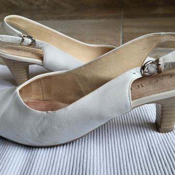 Usnjeni čevlji Caprice št. 37