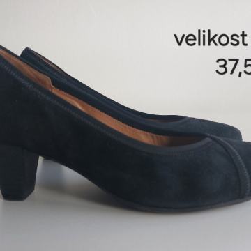 Usnjeni, udobni čevlji, malo nošeni, semiš