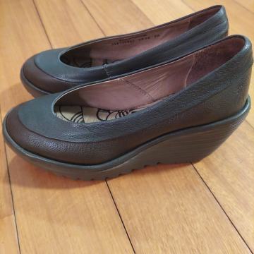 Ženski čevlji s polno peto Fly London