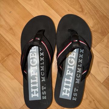 Novi natikači TOMMY HILFIGER