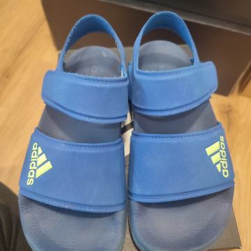 Adidas sandali velikost 30