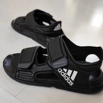 Novi ADIDAS št. 30 sandali original