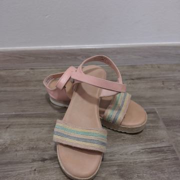 Dekliški sandali št. 34