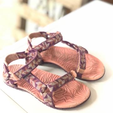 Dekliški Teva sandali Hurricane  Št .34