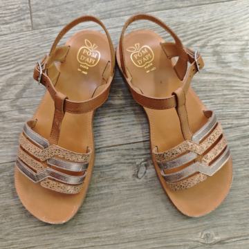 Dekliški usnjeni sandli Pom d'Api št. 35