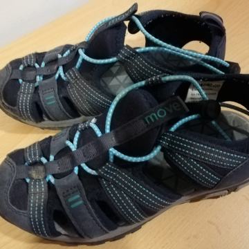 Fantovski sandali št. 30