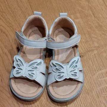 Kot NOVI beli sandali z metuljcki st.25