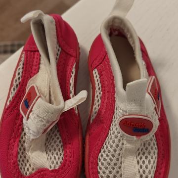 Otroški gumijasti sandali za plažo, kamne, in ostale podlage, stev 23