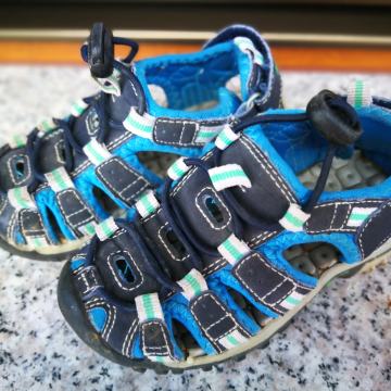 Pohodniški sandali McKinley št. 24