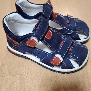 Prodam lepo ohranjene usnjene fantovske sandale vel. 28