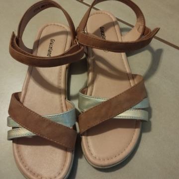 Sandali 34