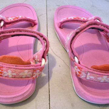 Teva sandali roza št. 34