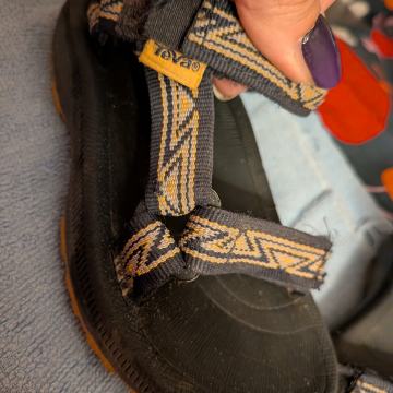 Teva sandali rumeni 24/25