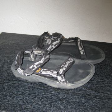 Teva sandali velikost 35