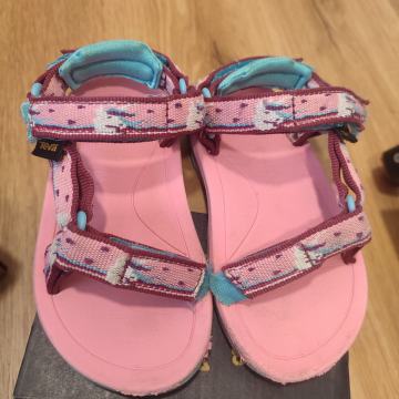 Teva velikost 21