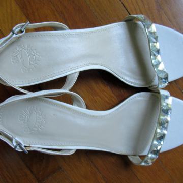 NOVI beli sandali, št. 40