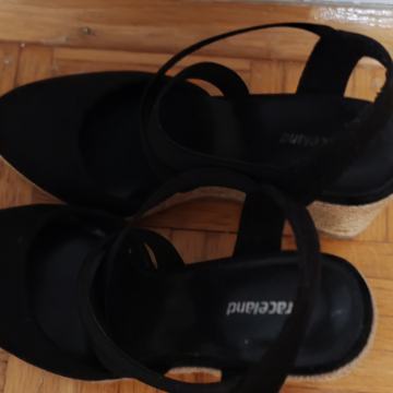Novi črni sandali