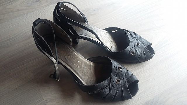 Črni usnjeni sandali Alpina št. 38