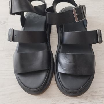 Dr.Martens sandali s platformo