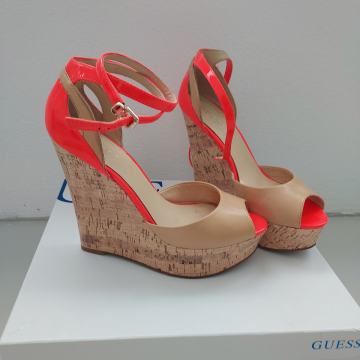 novi guess visoki sandali 38