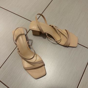 H&M sandali s petko št. 38 (NOVO)