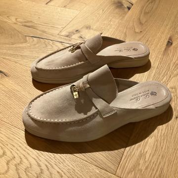 Loro Piana Babouche Charms Walk 37