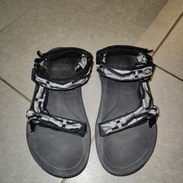 otroski sandali Teva Št.33