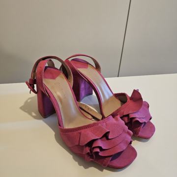 Podarim nove sandale
