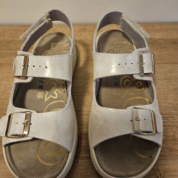 Prodam nove sandale