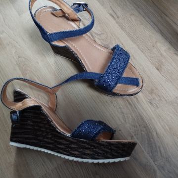 Sandali 39