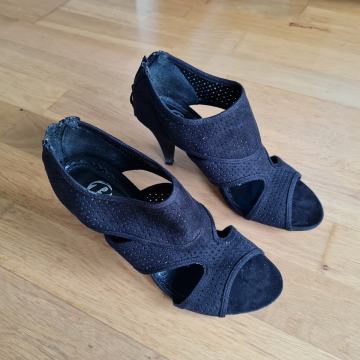 Sandali Bata črni št. 38