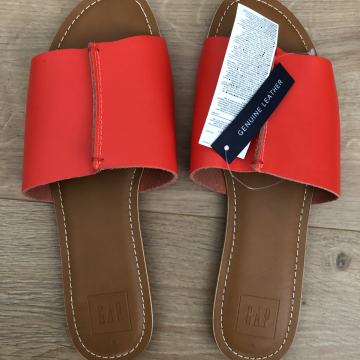 Sandali GAP, št. 38,5, novi