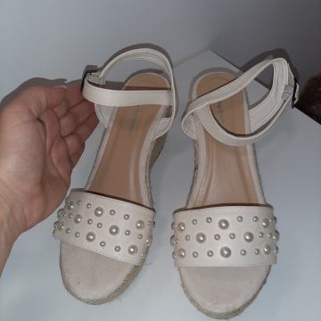 Sandali polna peta st.40-novo