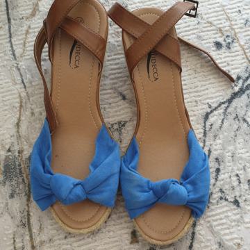 Sandali s polno peto